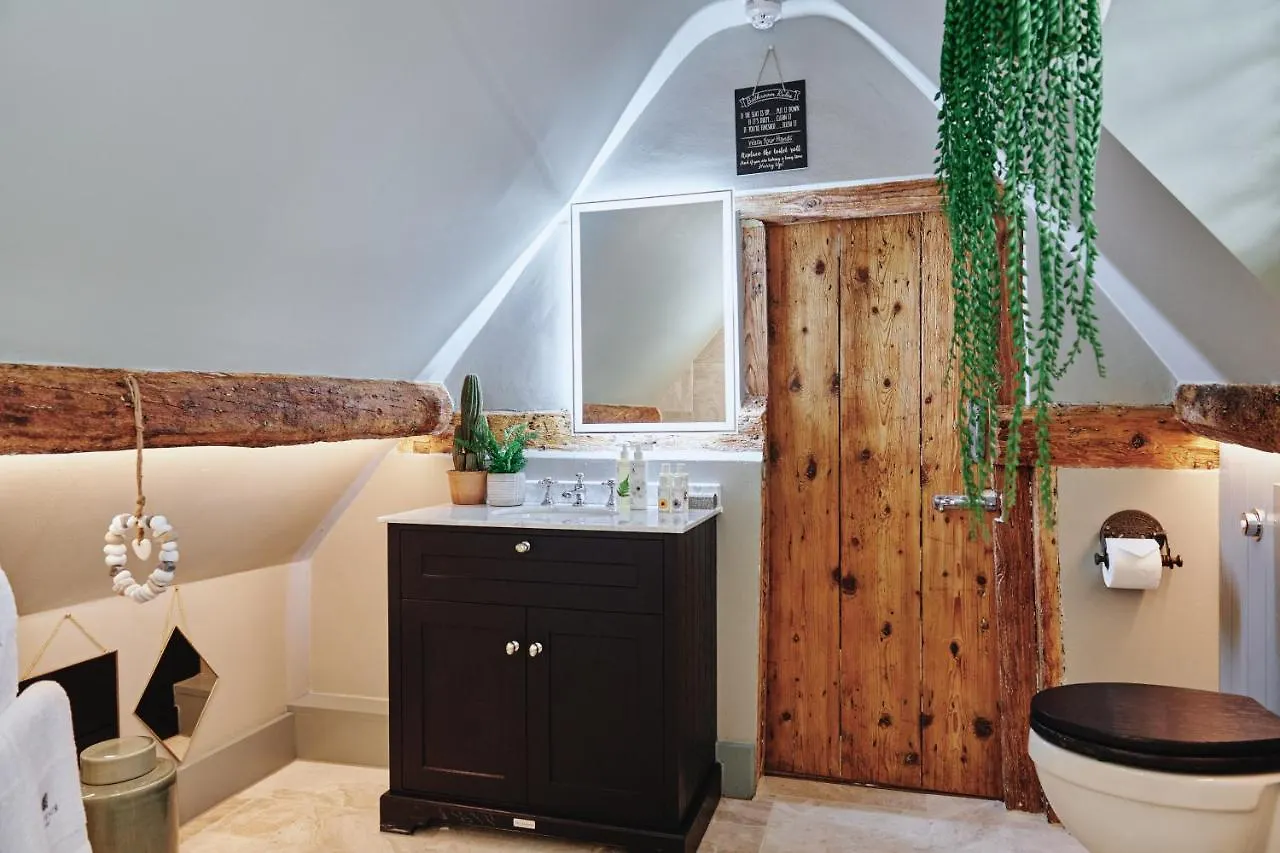 Kings Arms - Egham-Windsor Hotel